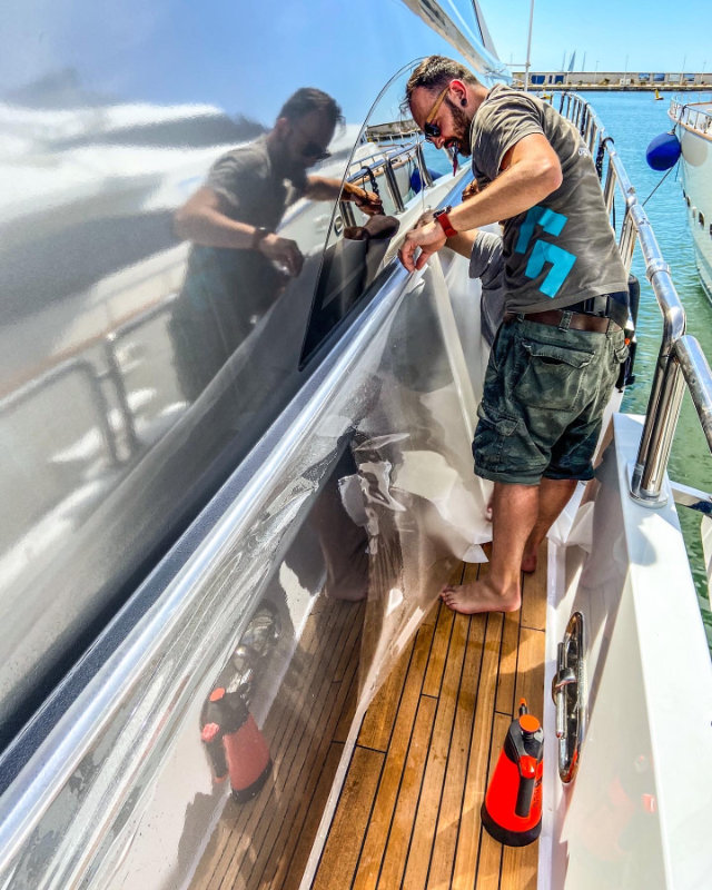Pose de PPF sur le pavois d'un yacht