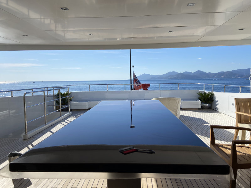 Table extérieure de yacht protégée par film PPF